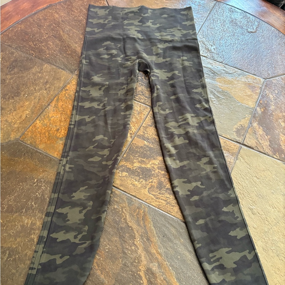 SPANX Camouflage Leggings - Black and Green